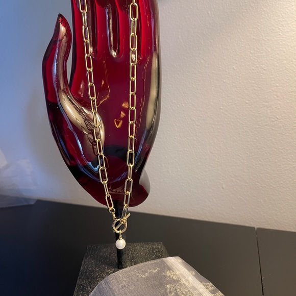 Gold tone Necklace with dangle faux pearl - Picture 3 of 5